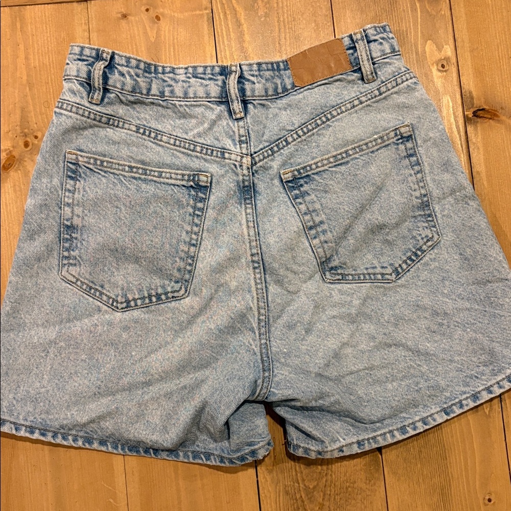 Zara Vintage High-Waisted Denim Shorts - Picture 2 of 3